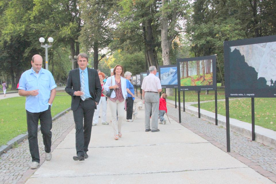 PRINESI KOS NEBA S SEBOJ V DOLINO 7.9.2012 - foto povečava