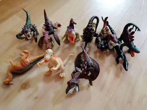 Dinozavri komplet _10  eur - foto