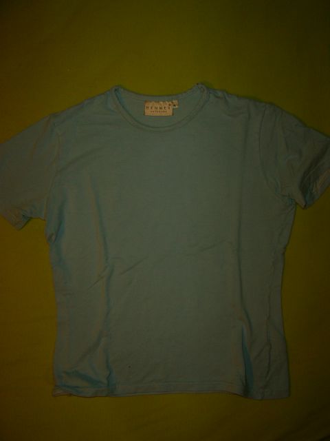 Svetlo modra kratka majica, št. m, vendar primerna za s