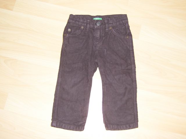 BENETTON v 9-12 mesecev cena 7 eur oblečene 2-3 krat kot