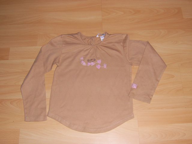 Majčka H&M v 128 cena  3 eur