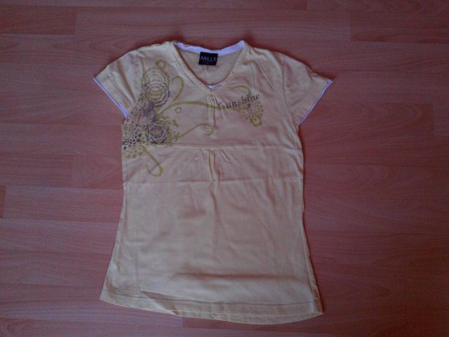 Majčka MILLS v 140 cena 3,5 eur rumena barva