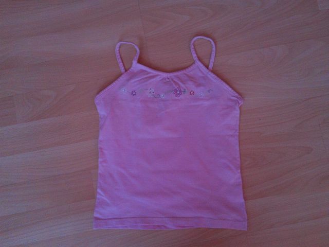 Majčka v 134/140 cena 2 eur roza barva
