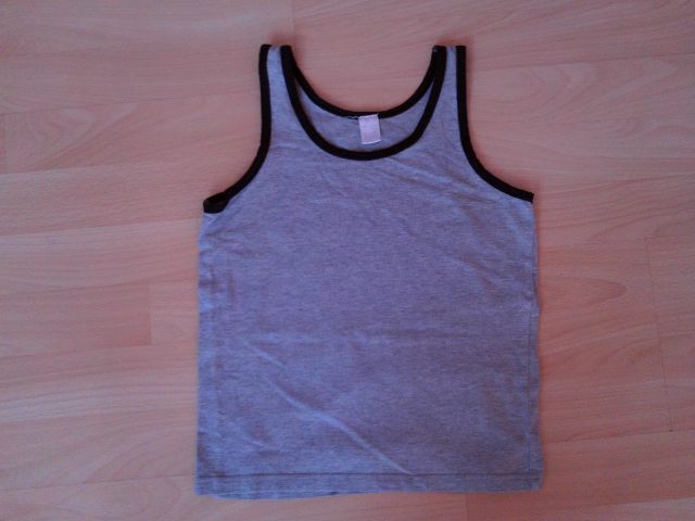 Majčka UNDERWAR v 140 cena 2 eur