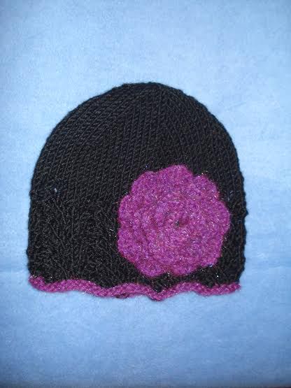 Ročno pletena kapa roža