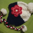 ročno pletena kapa rožica