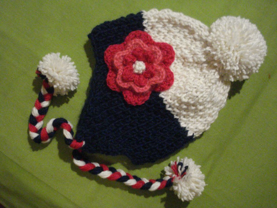 ročno pletena kapa rožica