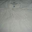 bluzica H&M, tanjša, bela, z belim vezenjem, 3€ detajl
