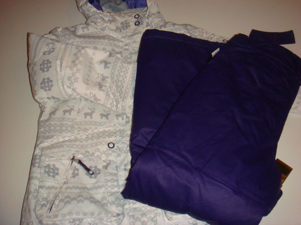 Smučarski komplet Etirel, 140, zelo lep, bunda + hlače 25€
