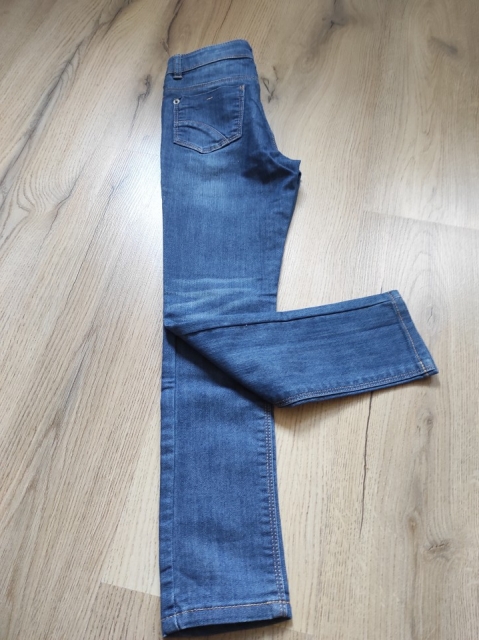 Jeans hlače 128 slim 5€