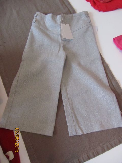 Elegantne hlače z bleščicami z etiketo 8 eur