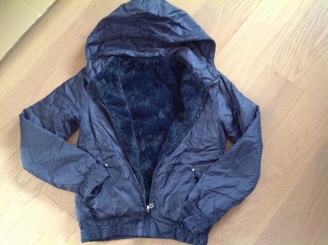 Prehodna jakna, topla, možno nosit na obe strani 158 (12 let), cena 6 ,5 eur