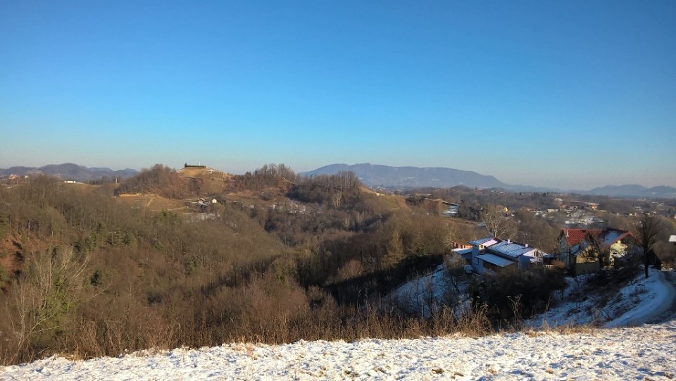 2016-12-30_pogled od Cerovačkih na Ravnu Goru
