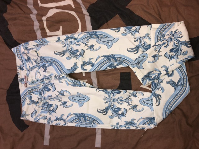Jeans hlace bele z modrim potiskom, vel S.