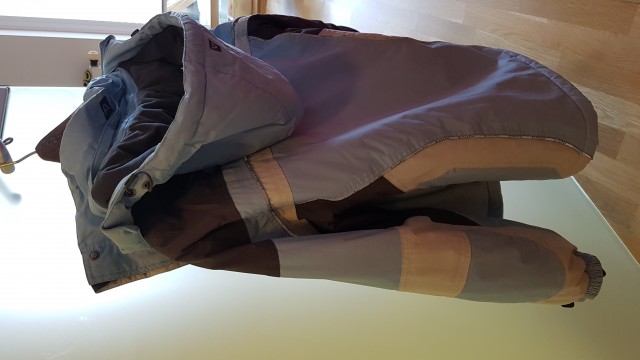Smučarska bunda in hlače - foto