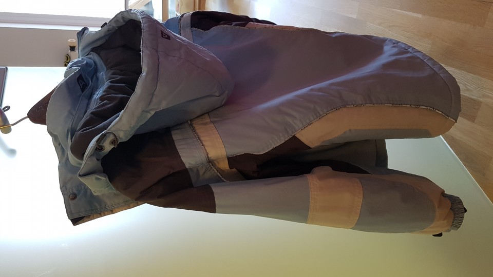Smučarska bunda in hlače - foto povečava