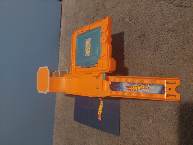 Hot wheels sky base blast - 10 eur