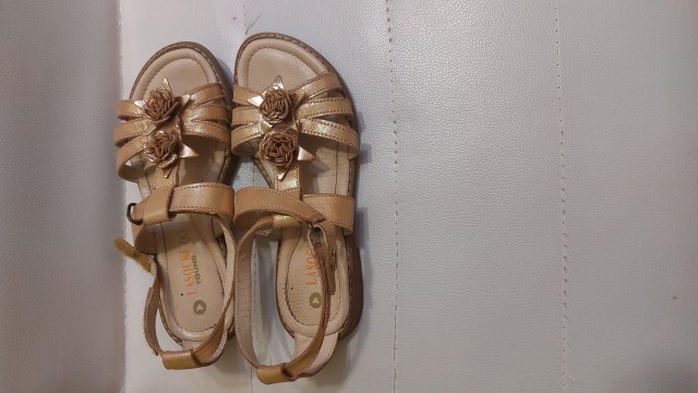 Usnjeni zlati  sandali 31, 5 eur - foto