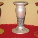 Svečnik ali če obrneš vazica:pobarvano z akrilno barvo,srevetek,kontura za steklo.