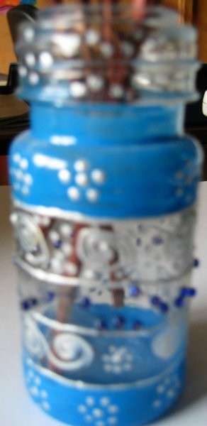 Steklenička od začimb (pobarvana z barvami za steklo,srebrna kontura,perle)