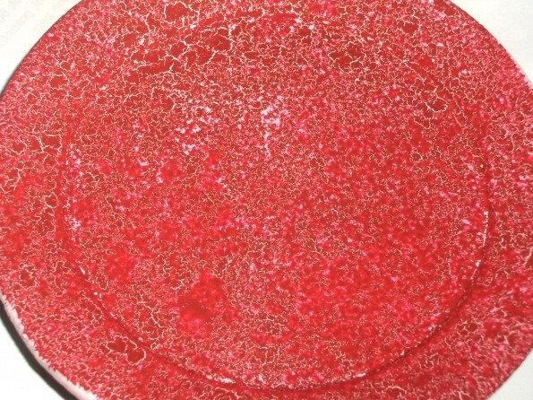 Prvi poskus razpok (roza akrilna barva, medij za razpoke, granatno rdeca akrilna barva)