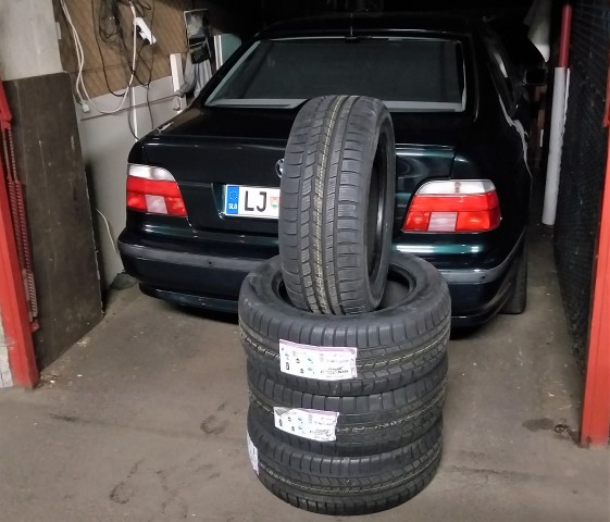 BMW 528iA - foto