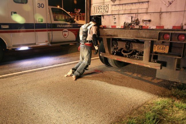 Biker vs 18wheeler - foto povečava