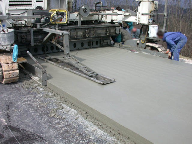 Izdelava betonskega vozišča - foto