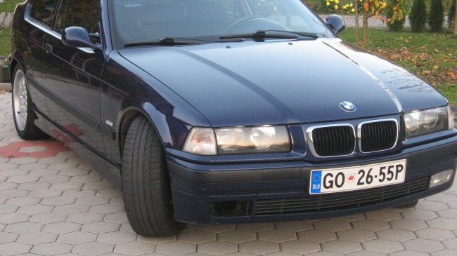 BMW 323 ti - foto povečava