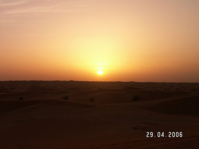 Sončni zahod v puščavi ki sem ga totalno zamudila saj sem bila v kampu na vodki in limoni-