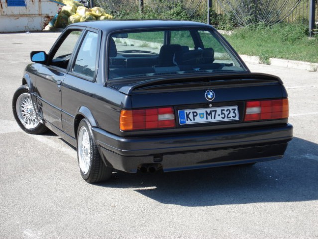 BMW E30 325i - foto