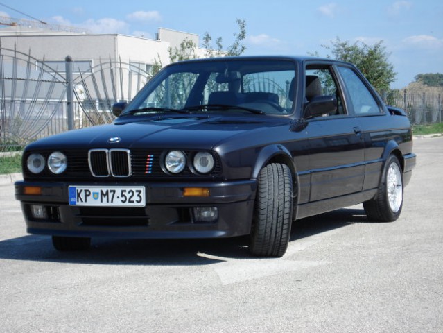 BMW E30 325i - foto