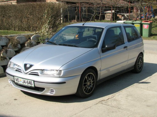 Alfa romeo 145 - foto