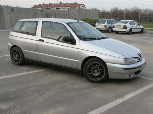 Alfa romeo 145 - foto