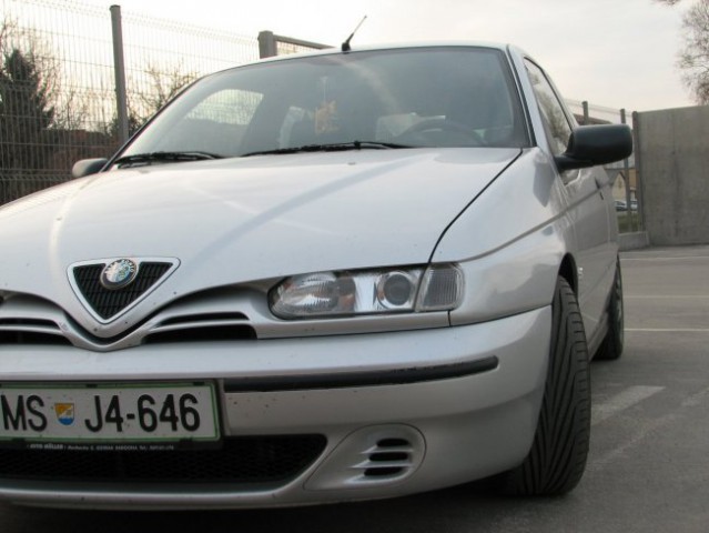 Alfa romeo 145 - foto