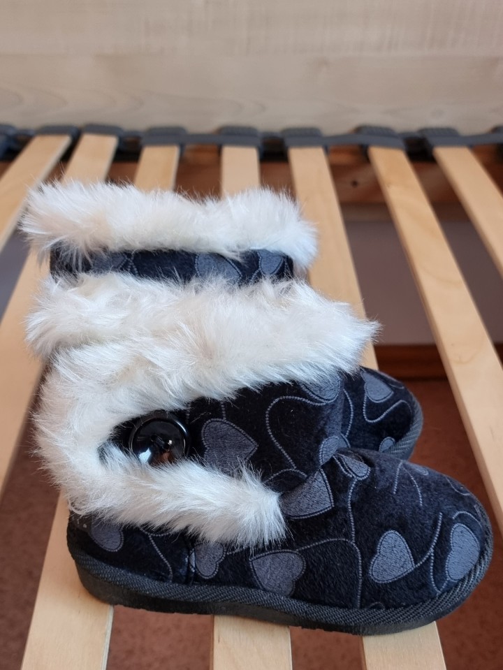 Ugg škornji št. 28 - 15 € NOVE