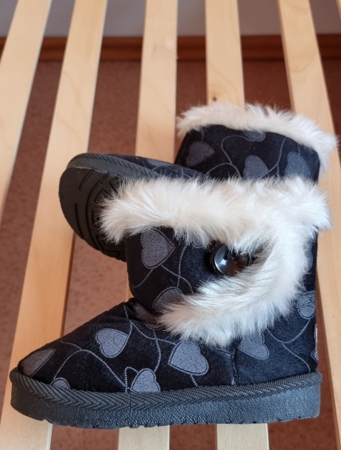 Ugg škornji št. 28 - 15 € NOVE