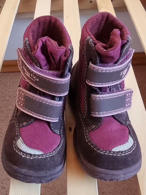 Superfit škornji št. 24  -14 €