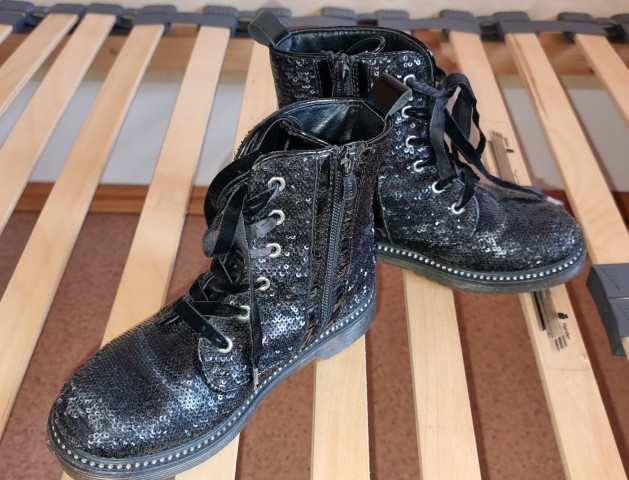 Zimski gležnarji Nelli Blu svetleči št. 34 - 13 €