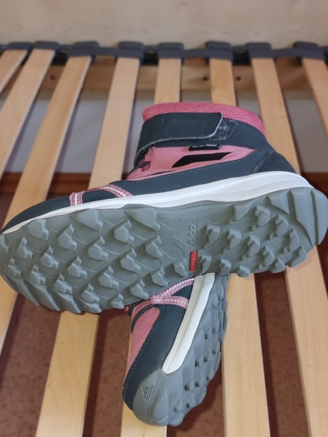 Adidas Terrex zimski škornji št. 33,5 - 25 €