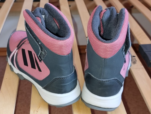 Adidas Terrex zimski škornji št. 33,5 - 25 €