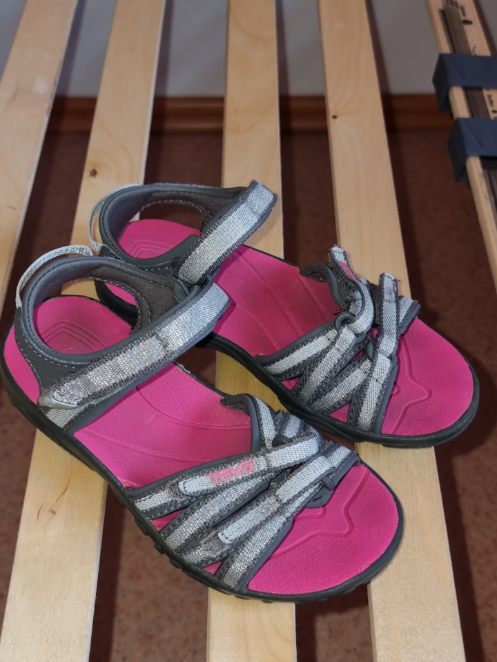 Teva poletni sandali št. 28 - 15 €