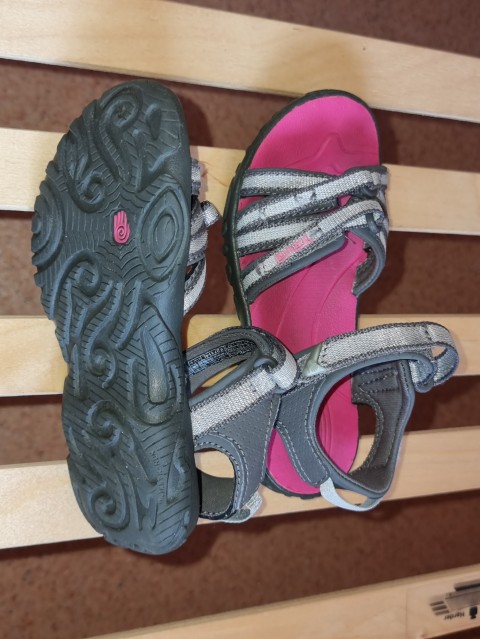Teva poletni sandali št. 28 - 15 €