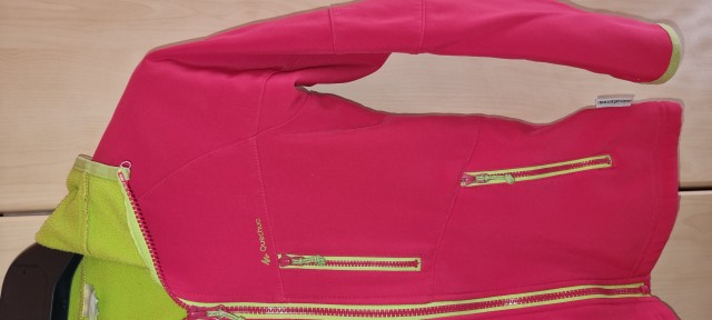 Dekliška softshell jakna Quechua, vel. 8  - 10 €