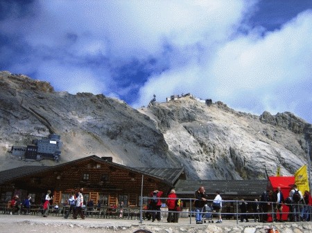 pogled na vrh Zugspitze iz platoja
