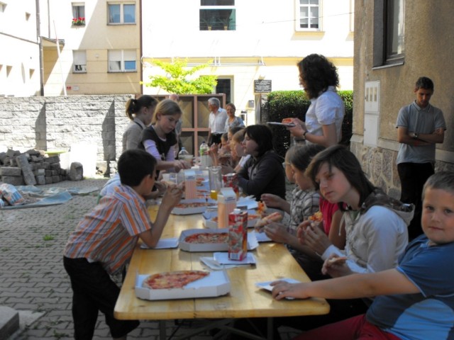 Gostovanje otroškega  PZ Vrhika 14.6.09 - foto