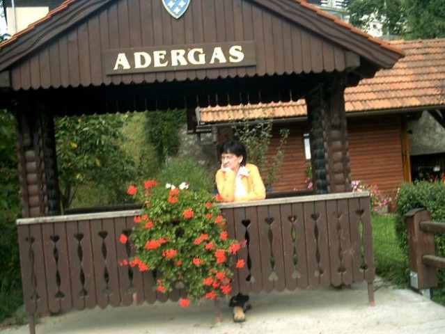 Adergas se imenuje kraj Velesovo, ker so živele nune iz Nemčije in Avstrije v tem samostan