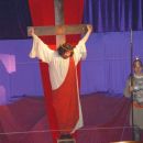 Jezus trpi. 
Dopolnjeno je!