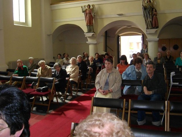 Zbiranje v cerkvi na belo nedeljo, 15 aprila 2007