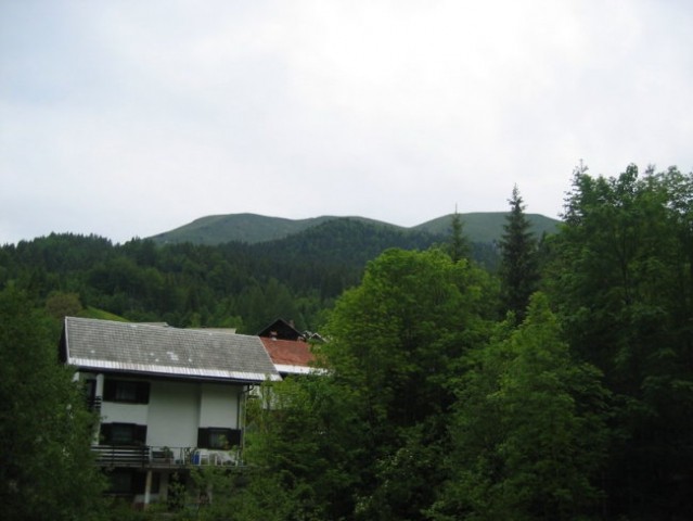 Pogled na Golico (1835 m) s parkirišča